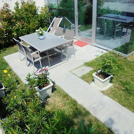 Dock House * Marone