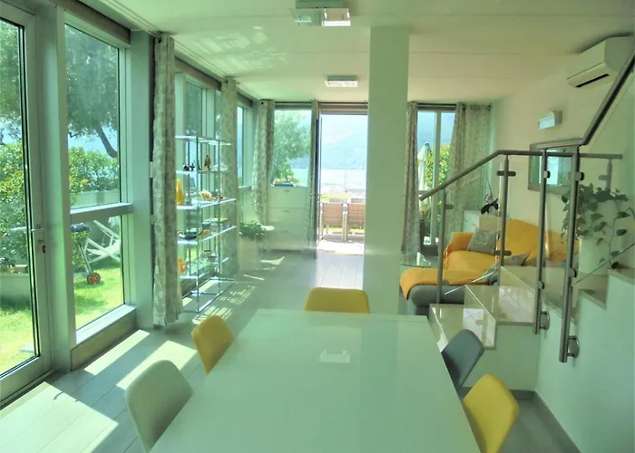 Διαμέρισμα Dock House Marone