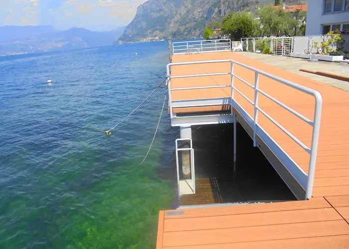 Dock House * Marone
