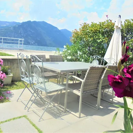 Dock House * Marone