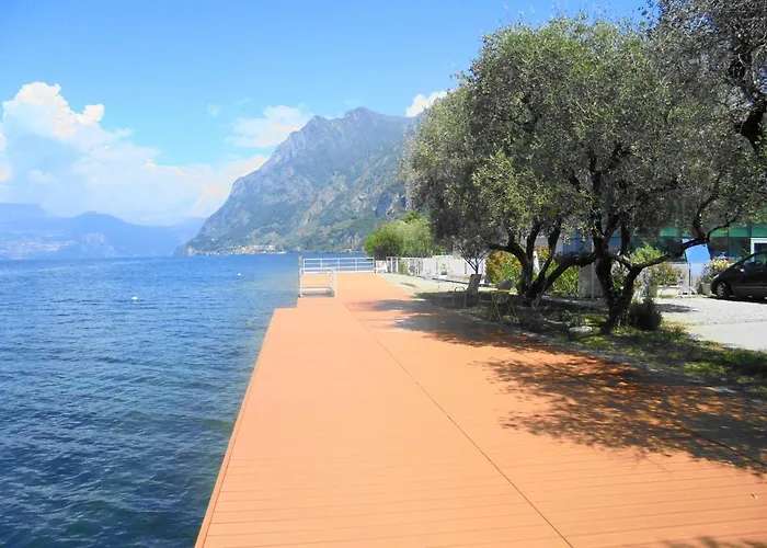 Dock House Apartament *